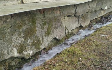 Как отремонтировать отмостку вокруг дома, если она просела